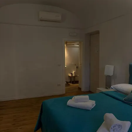 Konukevi Helmirage Luxury Montecitorio 4*